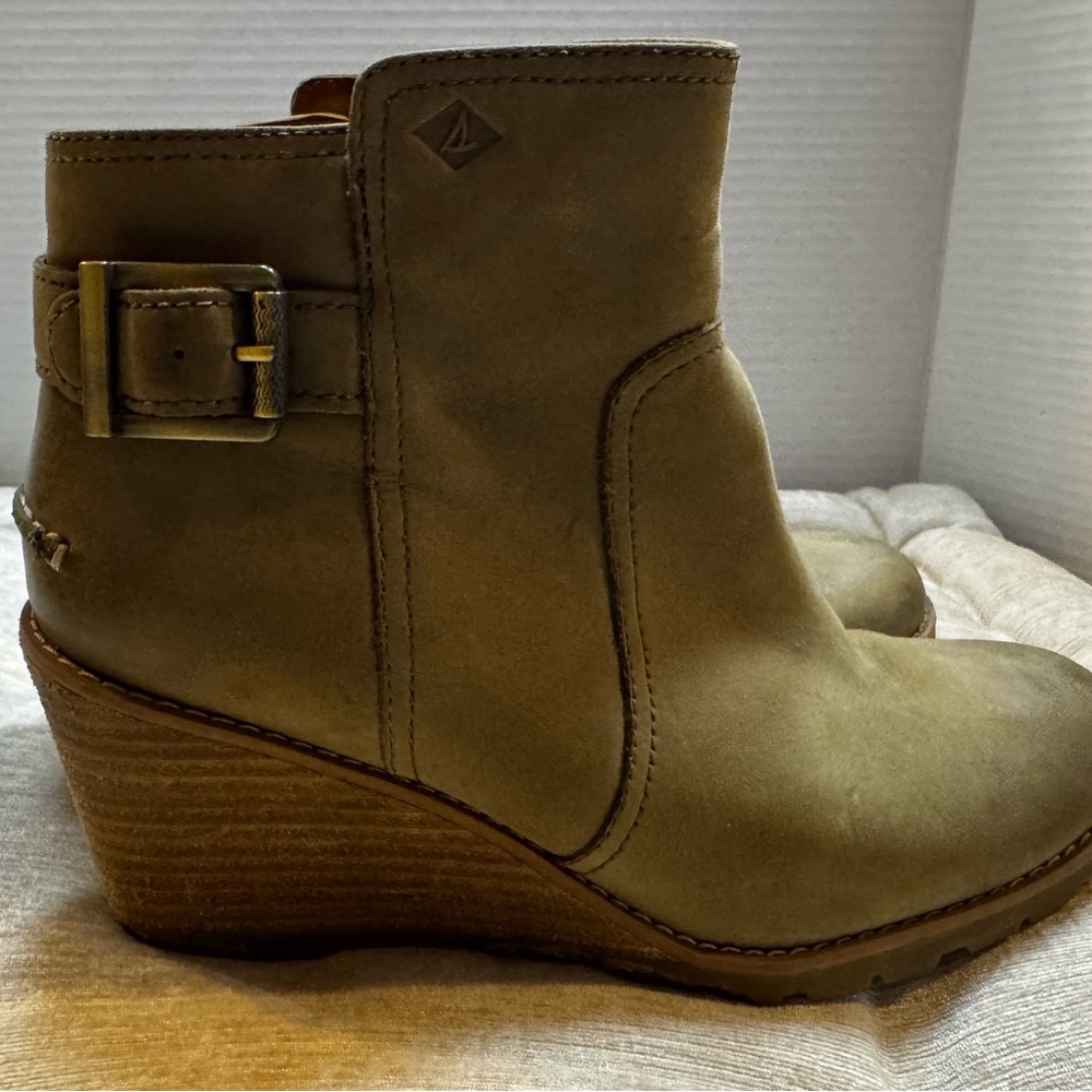 Sperry leather ankle boots